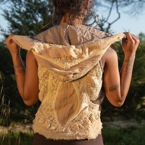 Beige Crochet Hooded Cropped Vest - Organic Cotton - Women’s size small